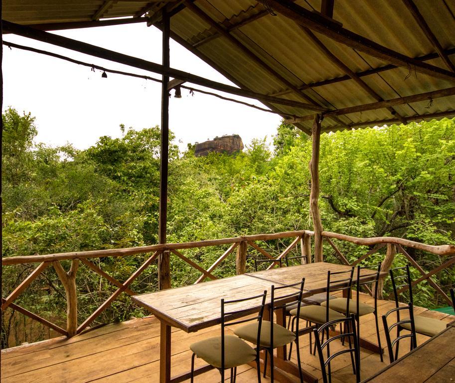 The Thick Forest Sigiriya Bagian luar foto